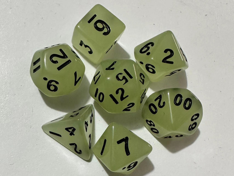 7vnt./rinkinys Skaidrus fluorescencinis kelių aspektų kauliukų rinkinys Stalo žaidimų priedai