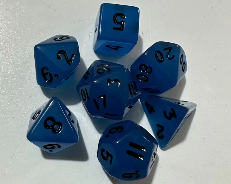 7vnt./rinkinys Skaidrus fluorescencinis kelių aspektų kauliukų rinkinys Stalo žaidimų priedai