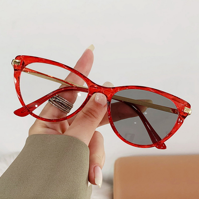 Madingi retro anti-mėlyni šviesūs fotochrominiai akiniai Klasikiniai katės akių trikampiai akiniai vintažiniai moteriški spalvą keičiantys akiniai