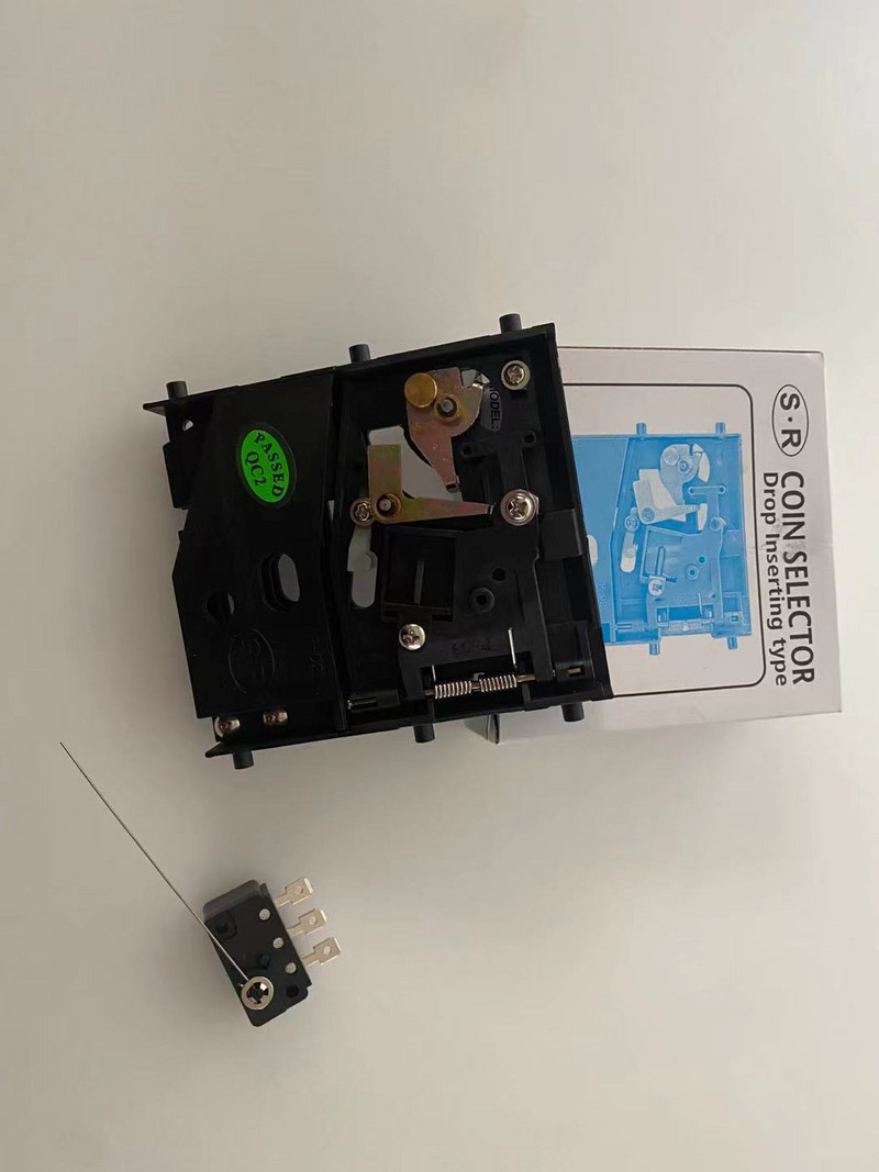 1 vnt. nuleidžiamo įdėjimo tipo mechaninis monetų parinkiklis, monetomis valdomam prekybos automato monetų priėmėjui