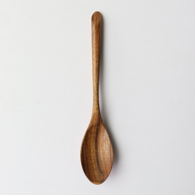 1 tk naturaalne must pähklipuust lusikas kahvliga õhtusöök söömine joogisupid poon salat kahvel lauanõud käsitsi valmistatud majapidamisnõud