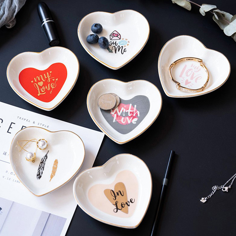 1 tk armas südamekujuline väike taldrik Minitaldrikuga keraamiline taldrik Loominguline suupistetaldrik salati õhtusöögikandik kastmenõu Köögitööriist