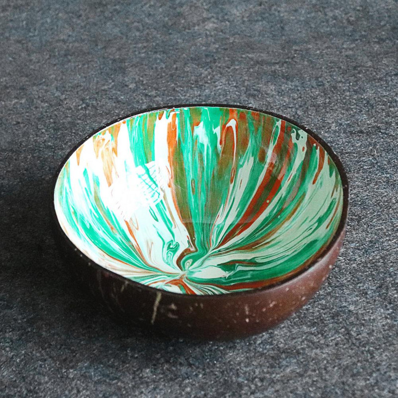 Zdjela s kokosom u šarenim crtama Organske zdjelice za slatkiše Kompaktne ručno oslikane ljuske kokosa Nježne glatke prirodne zdjelice za djecu