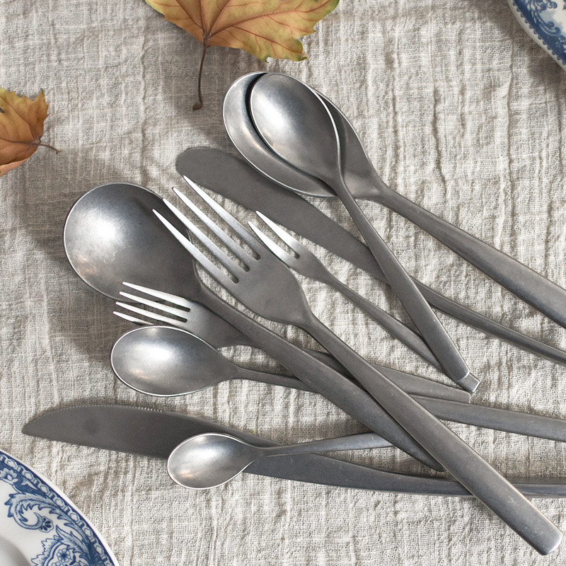 Retro matinis sidabras Nerūdijančio plieno indų rinkinys Stalo įrankių rinkiniai Vestuvių šakutės kepsnys peiliai Kavos šaukštelis indai matinis šepečiu