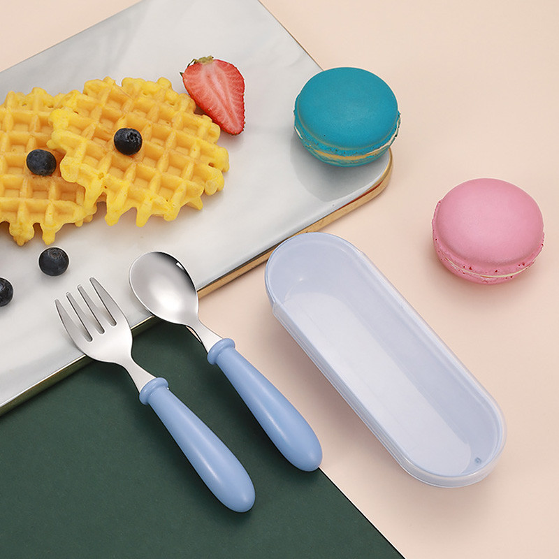 Lastele mõeldud lusikakahvlikomplekt, kaasaskantav lauanõu, kaasaskantav reisikandja, roostevabast terasest karbiga