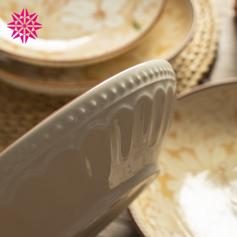 „Camellia 8“ virtuvės diskas, desertas, salotos, užkandis, maža vakarienė ir kt. lėkštė. Galima plauti mikrobangų krosnelėje, orkaitėje ir indaplovėje, atspari įbrėžimams