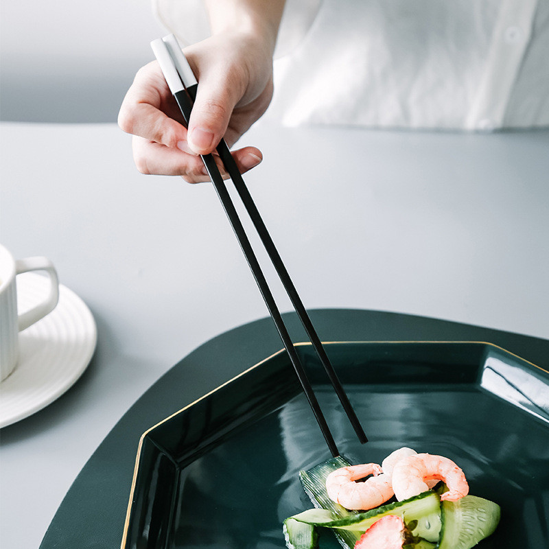 Mat crni set pribora za jelo od nehrđajućeg čelika od 4 komada Žlica Vilica Nož Štapići za jelo Kuhinjsko posuđe Setovi srebrnog pribora