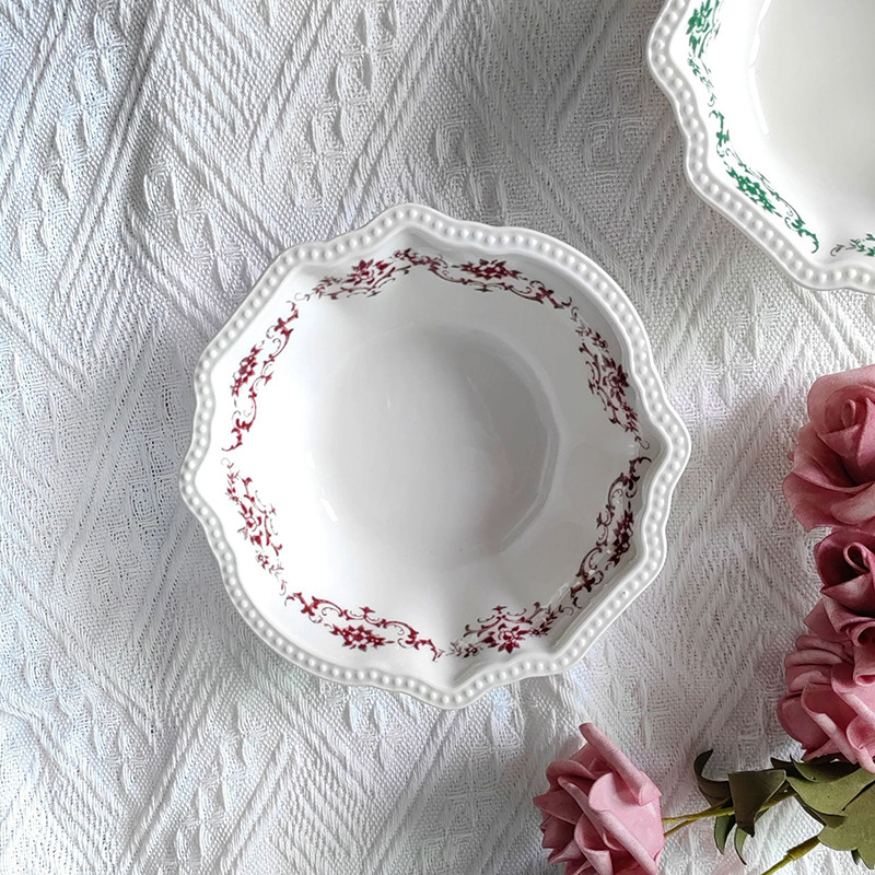 Kaasaegne keraamiline taldrik käsitsi maalitud lillekujundus Pärastlõunatee puuviljasalatitaldrikud Euroopa lääne restorani lauale mõeldud magustoiduroog