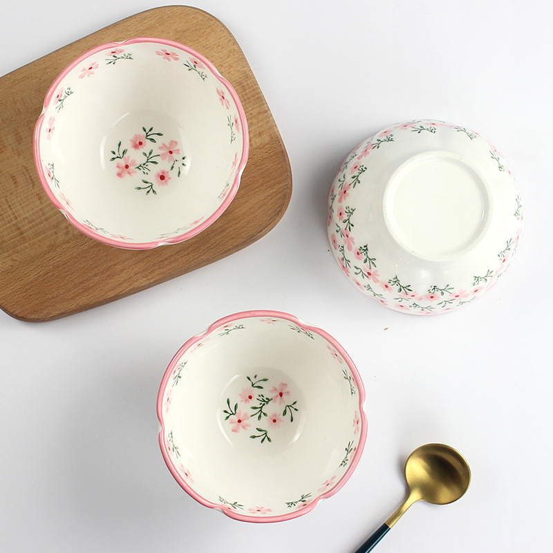 Lilleprintidega keraamiline riisikauss Jaapani stiilis lillekujuline armas rahvuslikus stiilis lauanõud salat Rameni kööginõud