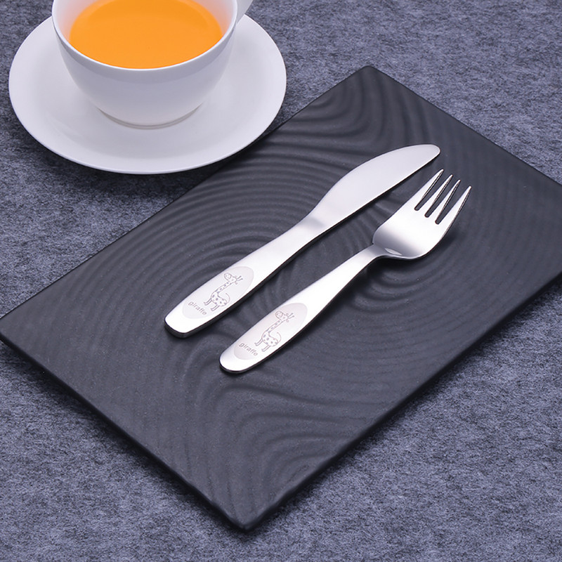 Laste söögiriistad lauanõud roostevabast terasest multifilm kaelkirjak laps kahvel nuga lusikas lastele 4 tk söögiriistade komplektid kodukööki