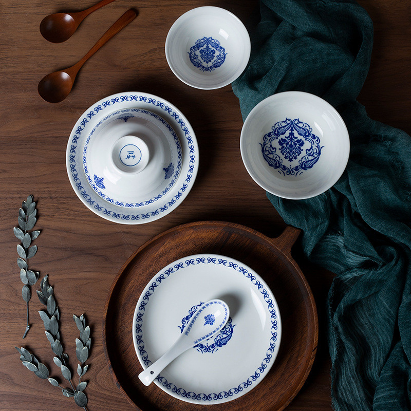 Kūrybinė keraminė lėkštė mėlynai balti porcelianiniai viešbučio vakarienės rinkiniai Lėkštės ir indai Europietiškas namų svetainė Vaisių salotų patiekalas