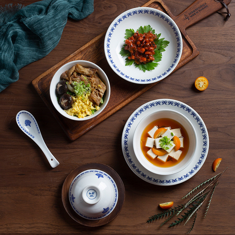 Kūrybinė keraminė lėkštė mėlynai balti porcelianiniai viešbučio vakarienės rinkiniai Lėkštės ir indai Europietiškas namų svetainė Vaisių salotų patiekalas