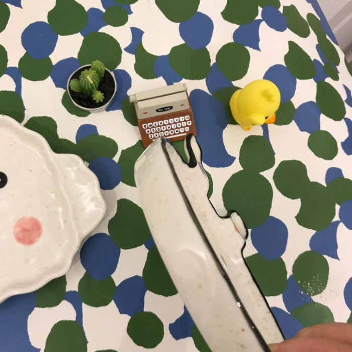 Juokingi lėkštės, kūrybingi nišų dizainai, keraminės lėkštės, mieli animacinių filmų buitiniai desertai, vaisiai