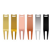 Išlenktos golfo šakės metaliniai golfo priedai, skirti golfo aikštynų remontui, žolės priežiūrai, golfo sportui