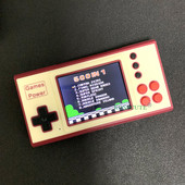 Vaizdo žaidimų pultai, įmontuoti 500 retro žaidimų. Atpalaiduojantis žaislas laisvalaikiu palaiko du vaidmenis ir AV Out žaidimų grotuvą