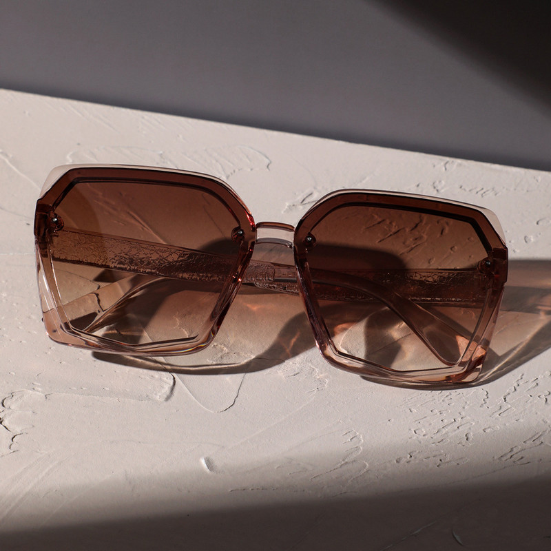 Kandilised päikeseprillid Naine Brändi Disainer Gradientsed päikeseprillid Naistele Ebaregulaarse raamiga Vintage pruunid toonid Naiste prillid