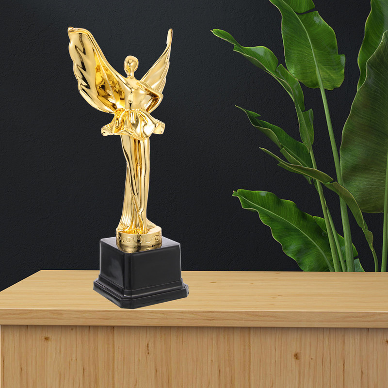 Mergaičių dovana Auksinis apdovanojimas Trofėjus Šokių taurė Dovanos Plastikinis Vakarėlis Privalumai Futbolo Trofėjai Vaikų Futbolo Šokiai