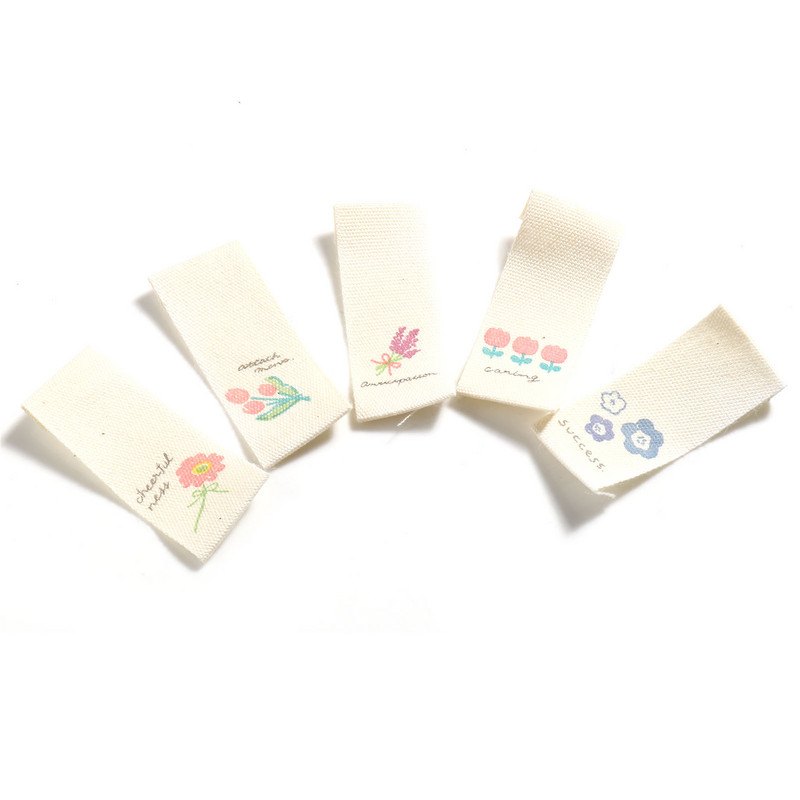 100 τεμ. λουλούδια εμπριμέ Ετικέτες Brige που πλένονται Παιδικά ενδύματα Τσάντες Ρούχα Βασικές ετικέτες Χειροποίητα βαμβακερά υφαντά αξεσουάρ ραπτικής ετικέτας