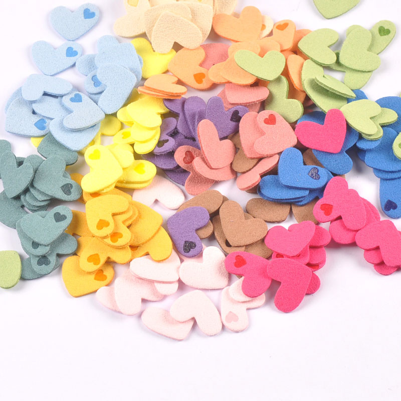 50Pcs Heart Pattern Love Embossing Кожени етикети Дрехи Направи си сам шевни аксесоари Консумативи за облекло Банер Етикети за ръчна работа c3508