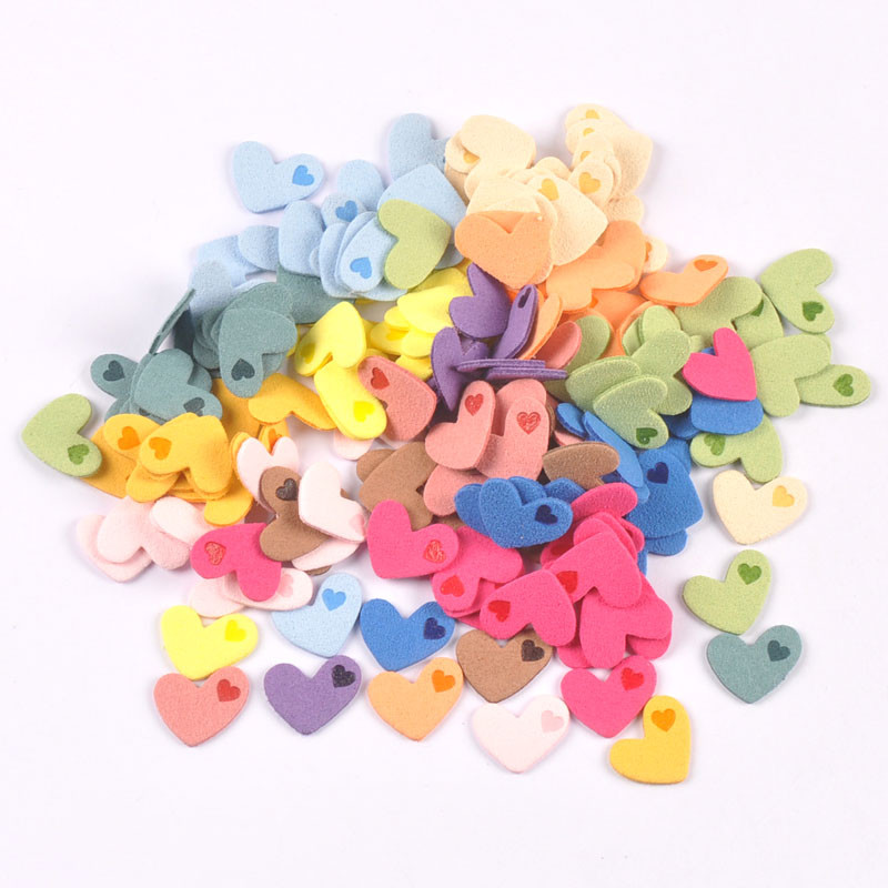 50Pcs Heart Pattern Love Embossing Кожени етикети Дрехи Направи си сам шевни аксесоари Консумативи за облекло Банер Етикети за ръчна работа c3508