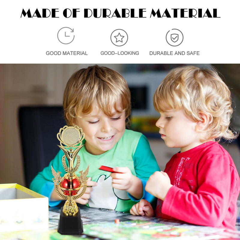 Futbolo dovanos Vaikų trofėjaus prizo taurė Vaikų apdovanojimo žaislas mažas plastikinis mokyklos apdovanojimas, aprūpinantis mokinį