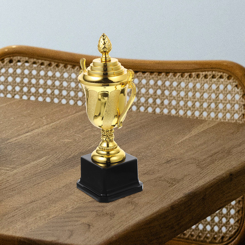 2 vnt. Vaikų konkurso trofėjaus apdovanojimo trofėjai Medalinis žaislas Mažas plastikinis auksinis apdovanojimas Tėvų ir vaikų biuras