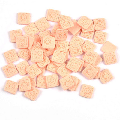 50 vnt. Mini kvadratinės šypsenos reljefinės etiketės siuvimo reikmenims „pasidaryk pats“ drabužių reikmenys, plaunami priežiūros drabužių krepšiai, kepurės Žymės c3529