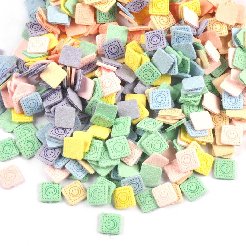 50 vnt. Mini kvadratinės šypsenos reljefinės etiketės siuvimo reikmenims „pasidaryk pats“ drabužių reikmenys, plaunami priežiūros drabužių krepšiai, kepurės Žymės c3529