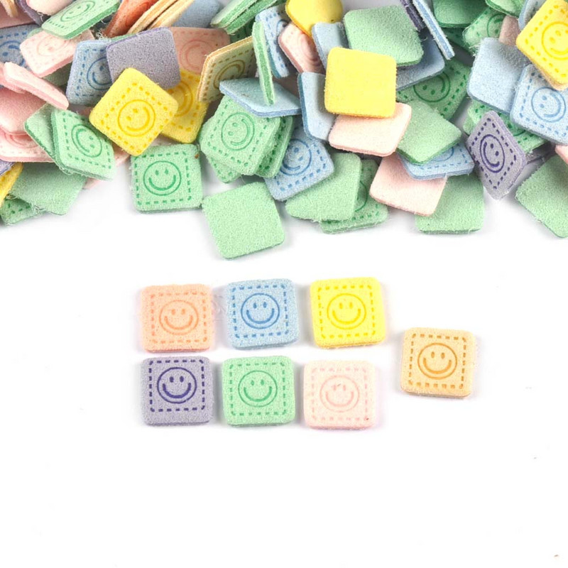 50 vnt. Mini kvadratinės šypsenos reljefinės etiketės siuvimo reikmenims „pasidaryk pats“ drabužių reikmenys, plaunami priežiūros drabužių krepšiai, kepurės Žymės c3529