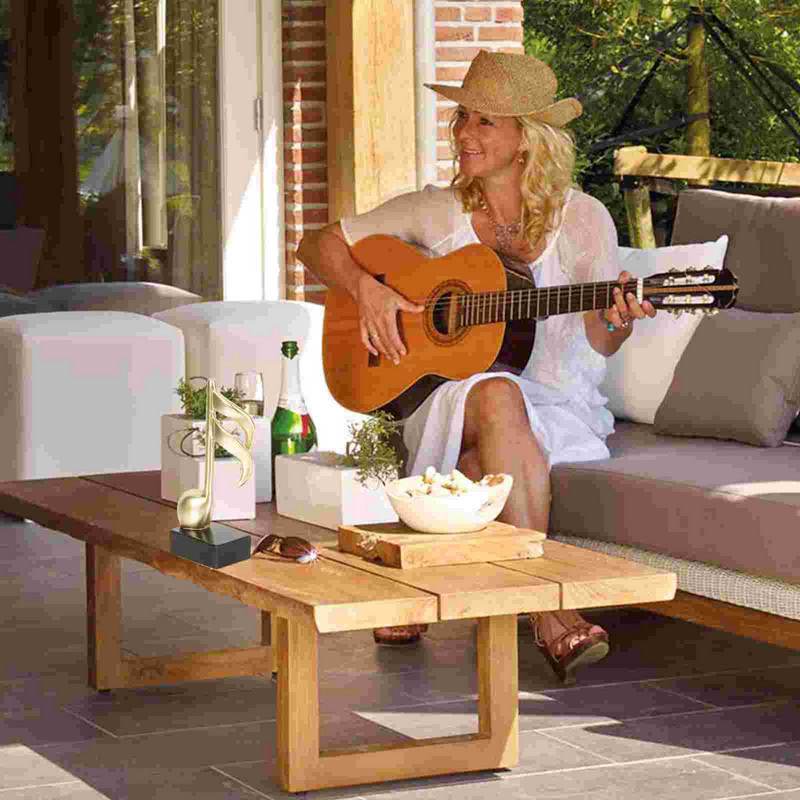 Muzikos trofėjų konkursas Mažos madingos darbalaukio modelio merginos iš sintetinės dervos