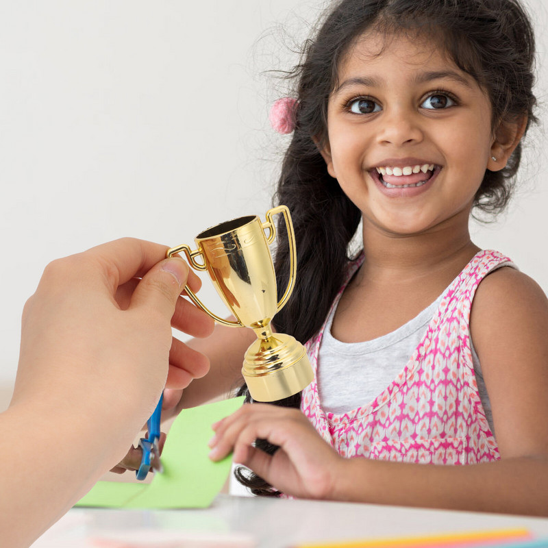 20 vnt Lombardijos vaikų vakarėlio trofėjus suaugusiųjų žaislas vaikams Miniatiūriniai papuošimai Sportiniai balionai Maži apdovanojimai ir tortas