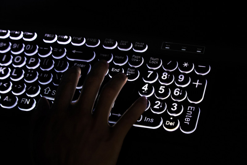 USB кабелна клавиатура Клавиатура с LED подсветка Водоустойчива тиха клавиатура Светещи клавиатури с пълен размер за компютърни офис развлечения