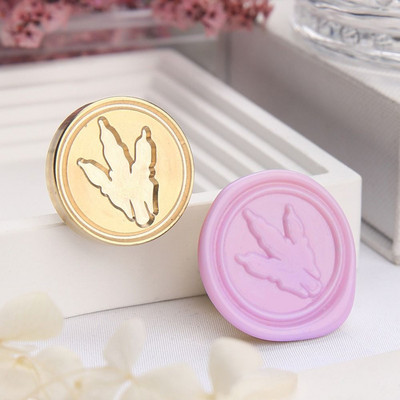 „Pasidaryk pats“ vokų albumai „Pasidaryk pats“ sužadėtuvės Iškarpų albumo dekoravimas Ugnies dažų antspaudas Antspaudas Reljefinis antspaudas Vaško antspaudas Antspaudas