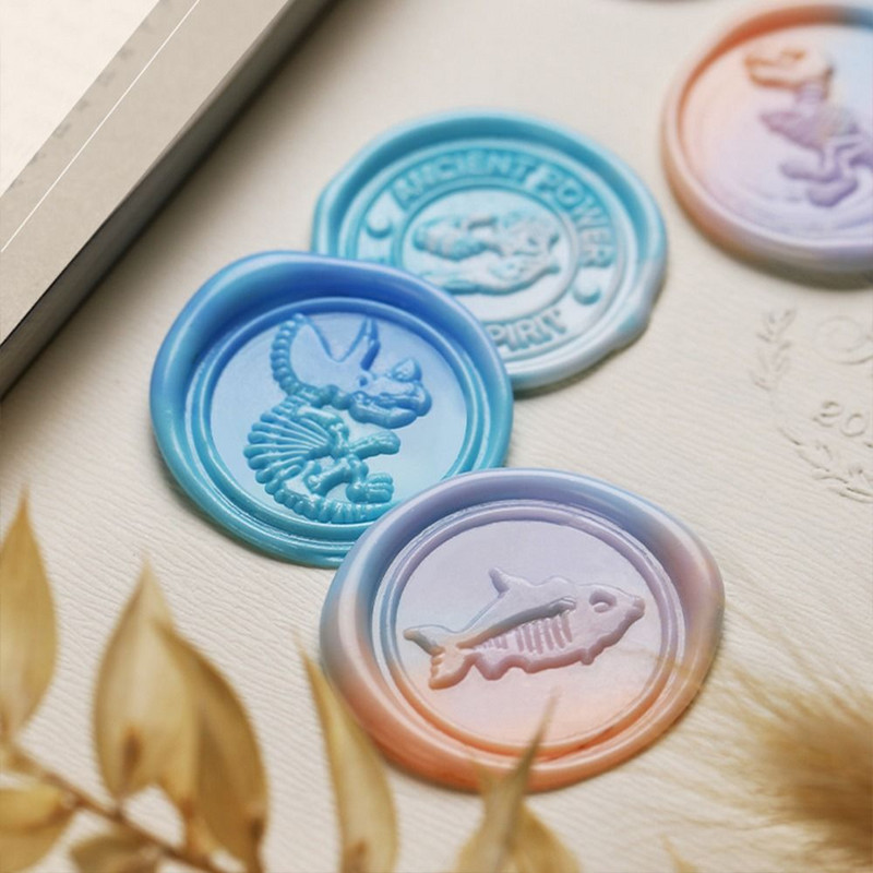 „Pasidaryk pats“ vokų albumai „Pasidaryk pats“ sužadėtuvės Iškarpų albumo dekoravimas Ugnies dažų antspaudas Antspaudas Reljefinis antspaudas Vaško antspaudas Antspaudas