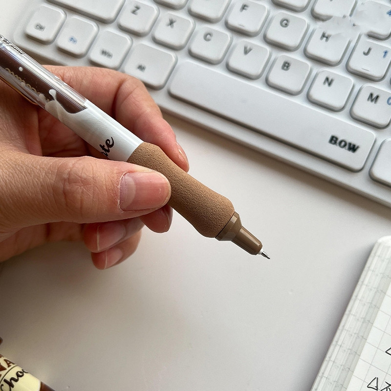 4 vnt šokoladinių gelio rašiklių rinkinys, minkštas laikantis 0,5 mm rutulinio juodo rašalo rašalo biuro mokykla A7389