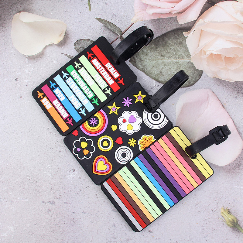 1db Utazási kiegészítők Kreatív geometriai mintázatú PVC beszállókártya poggyászcímke azonosító címek poggyásztartó hordozható címke