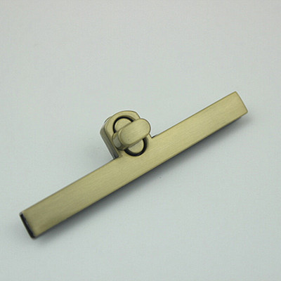 Senovinis krepšys, metalinis užsegimas, pasukamas spynos pasukamas mygtukas, skirtas „pasidaryk pats“ rankinei.