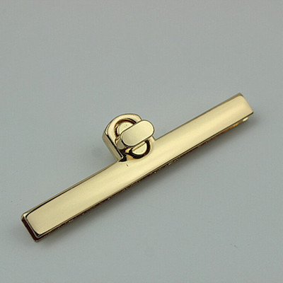 Senovinis krepšys, metalinis užsegimas, pasukamas spynos pasukamas mygtukas, skirtas „pasidaryk pats“ rankinei.