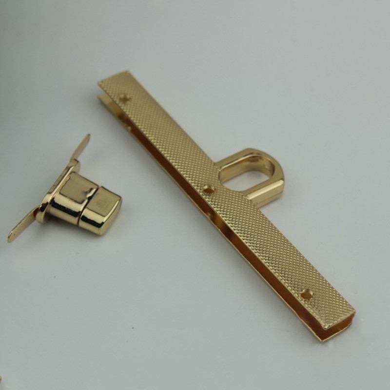 Senovinis krepšys, metalinis užsegimas, pasukamas spynos pasukamas mygtukas, skirtas „pasidaryk pats“ rankinei.