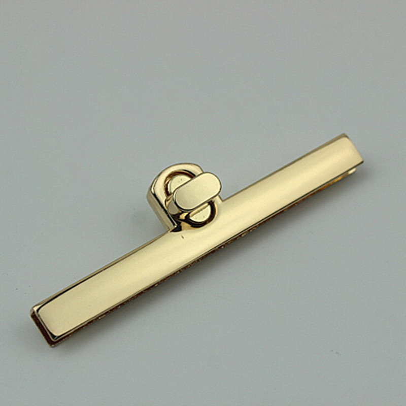 Senovinis krepšys, metalinis užsegimas, pasukamas spynos pasukamas mygtukas, skirtas „pasidaryk pats“ rankinei.