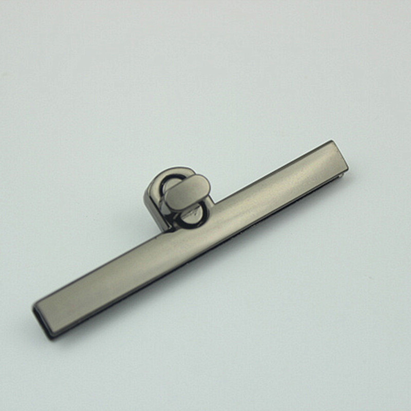 Senovinis krepšys, metalinis užsegimas, pasukamas spynos pasukamas mygtukas, skirtas „pasidaryk pats“ rankinei.