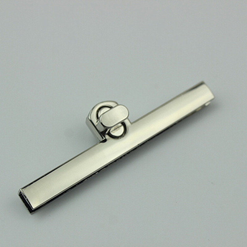 Senovinis krepšys, metalinis užsegimas, pasukamas spynos pasukamas mygtukas, skirtas „pasidaryk pats“ rankinei.