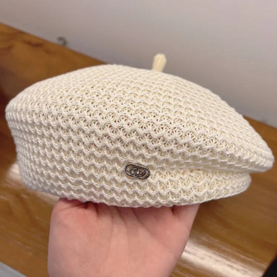 Moteriškos vasarinės kepuraitės nertos beretės kepuraitės Minkštos apleistos beretės kepuraitės nuo saulės Prašmatnios išpjovos beretės kepurės Megztos kepuraitės kepuraitės prancūziškos tapytojos kepurė