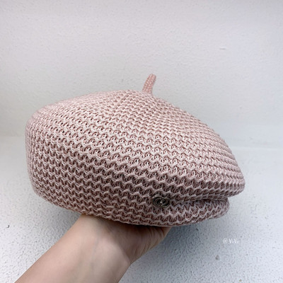 Moteriškos vasarinės kepuraitės nertos beretės kepuraitės Minkštos apleistos beretės kepuraitės nuo saulės Prašmatnios išpjovos beretės kepurės Megztos kepuraitės kepuraitės prancūziškos tapytojos kepurė