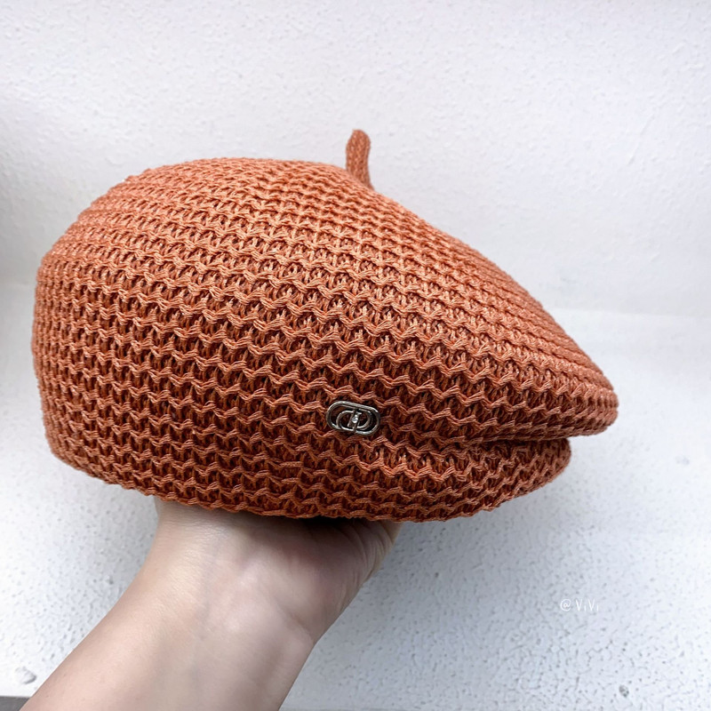 Moteriškos vasarinės kepuraitės nertos beretės kepuraitės Minkštos apleistos beretės kepuraitės nuo saulės Prašmatnios išpjovos beretės kepurės Megztos kepuraitės kepuraitės prancūziškos tapytojos kepurė