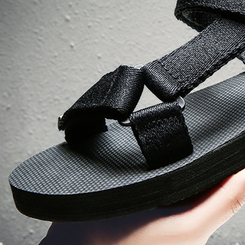 Nyári férfi szandálok kültéri női szandálok könnyű vízálló páros cipők alkalmi puha strand csúszásgátló rugalmas rugalmas ingyenes szállítás