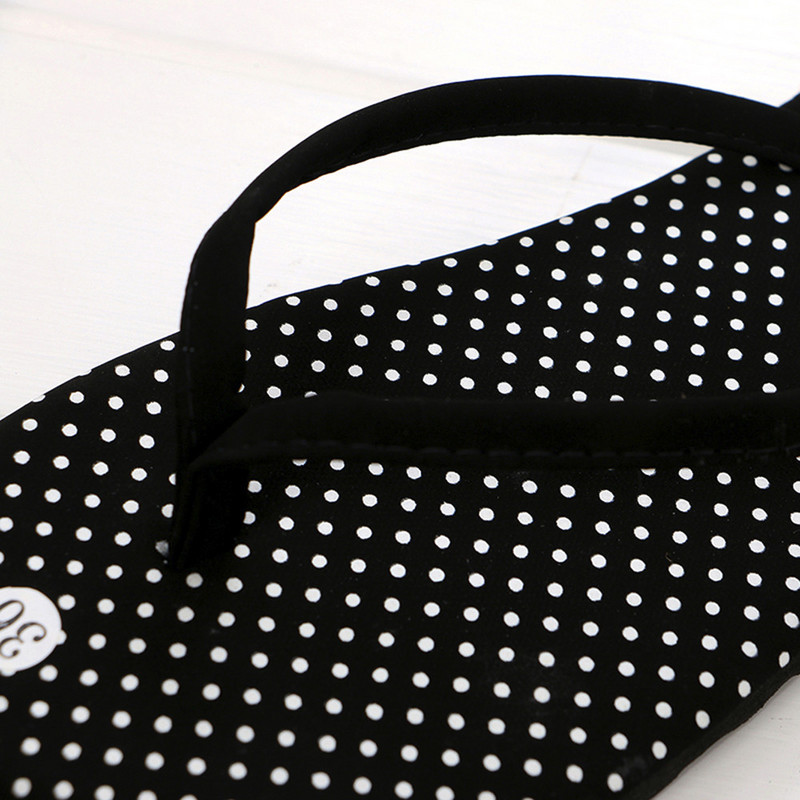 Suvised uued kvaliteetsed naiste rannasandaalid Leopardimustriga plätud Naiste libisemiskindlad vabaaja lamedad sussid Täpilised slaidid naistele