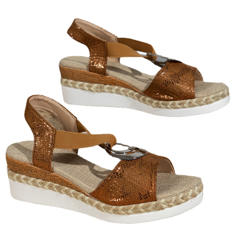 Női cipők 2023 divatos nyári női szandálok középsarkú, vízálló, nyitott orrú fém dekorációval ékelt alkalmi szandálok női