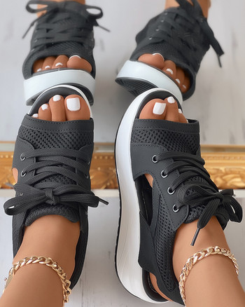 Летни дамски сандали Модни обувки Ежедневни плоски обувки с отворени пръсти Контрастни панели с изрязани сандали с връзки и мъфини Спортни сандали на платформа
