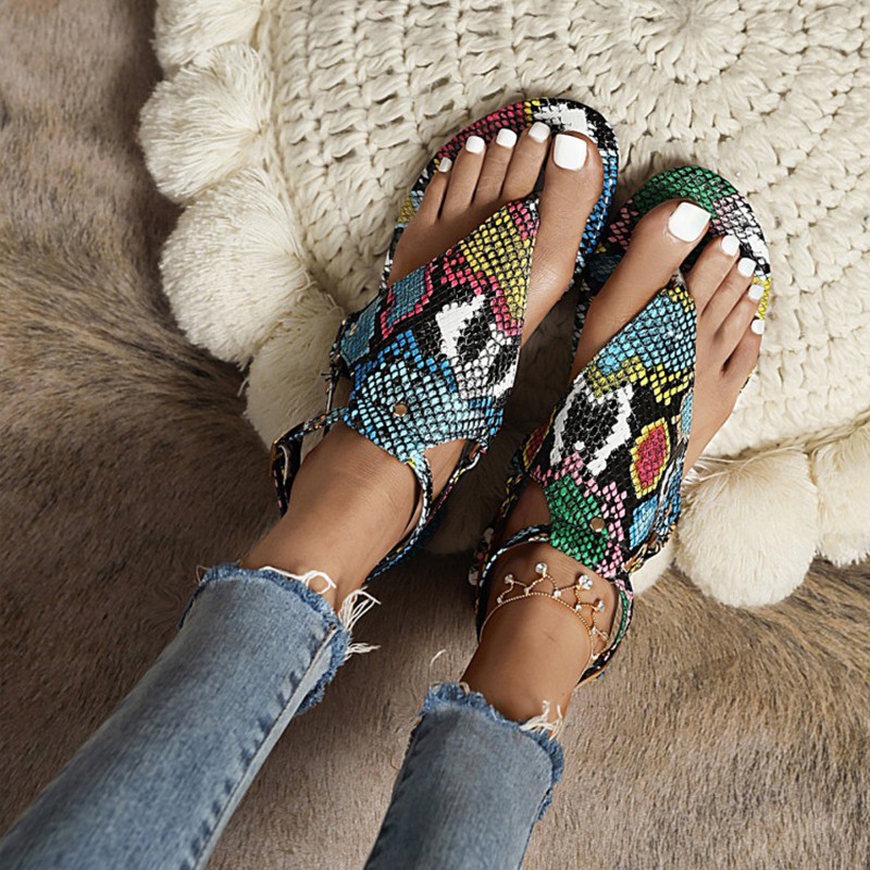 Női római szandál nyári csíptetős lábujj Alkalmi női papucsos női csatos lapos szandál Zebra kígyómintás strandcipők